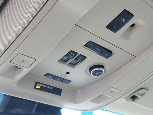 Used 2016 Cadillac Escalade Premium image 22