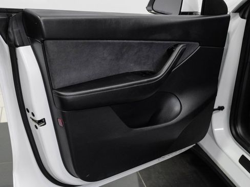 Used 2020 Tesla Model Y Performance image 45