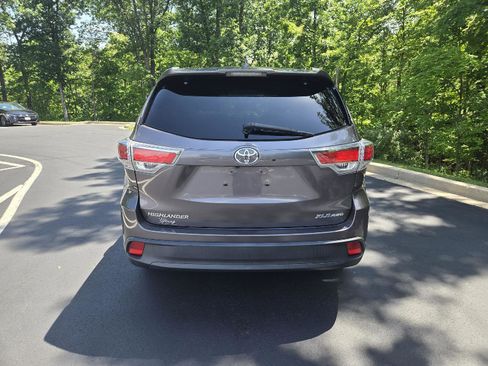 Used 2015 Toyota Highlander XLE AWD/4WD image 8