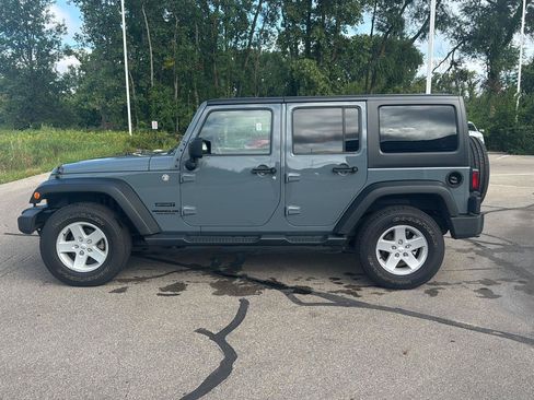 Used 2015 Jeep Wrangler Unlimited Sport w/ Quick Order Package 24S AWD/4WD image 2
