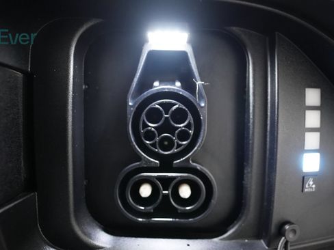 Used 2024 Hyundai Kona Limited FWD image 10