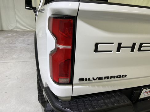 Certified 2025 Chevrolet Silverado 2500 ZR2 w/ Technology Package AWD/4WD image 10