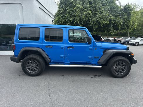 Used 2024 Jeep Wrangler Unlimited Sport AWD/4WD image 2