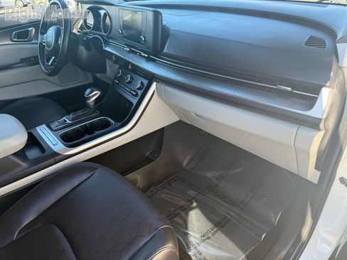 Used 2024 Kia Carnival LX image 29