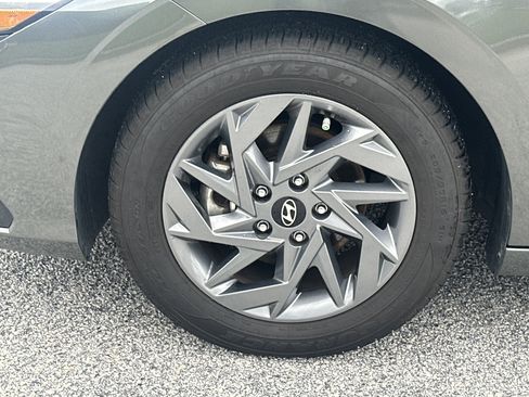 Used 2024 Hyundai Elantra SEL FWD image 11