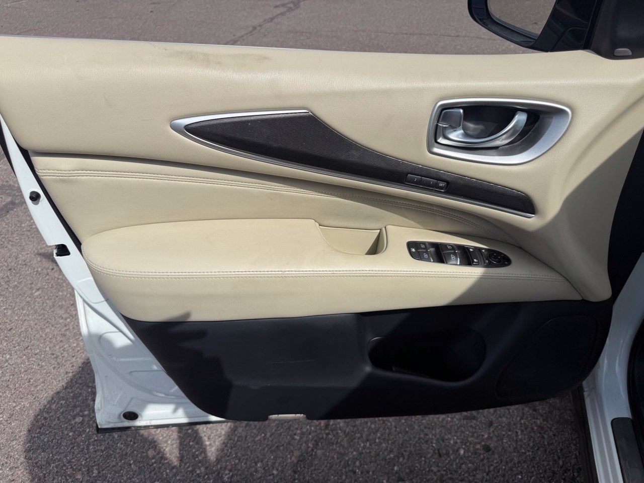 Used 2020 INFINITI QX60 Luxe w/ Essential Package FWD image 16
