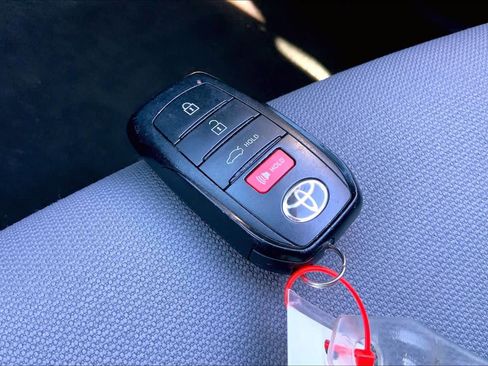 Used 2023 Toyota Corolla SE image 13