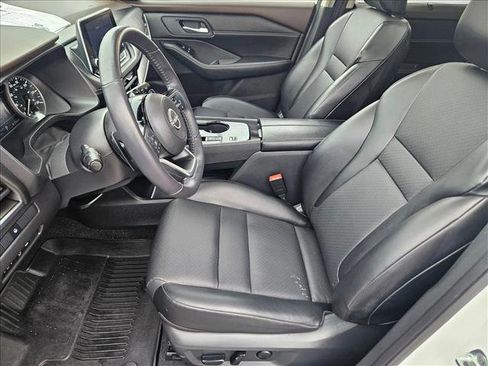 Used 2023 Nissan Rogue SV w/ SV Premium B Package image 15