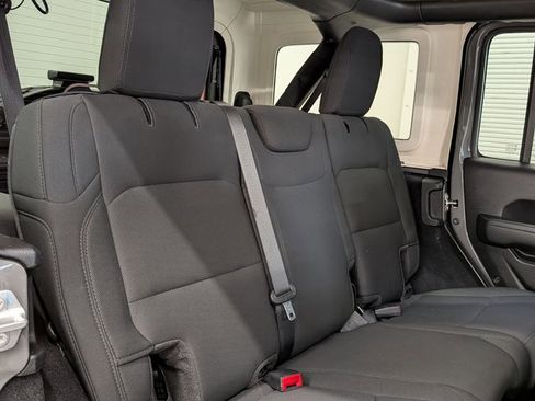 Used 2022 Jeep Wrangler Unlimited Sport image 23