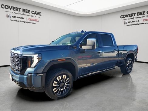Used 2025 GMC Sierra 2500 Denali Ultimate w/ Max Trailering Package image 3