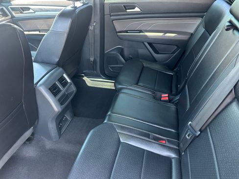 Used 2022 Volkswagen Atlas Cross Sport SE FWD image 17
