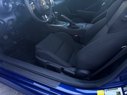 Used 2023 Toyota GR86 w/ ALL Weather Mat Package (TMS) RWD image 19