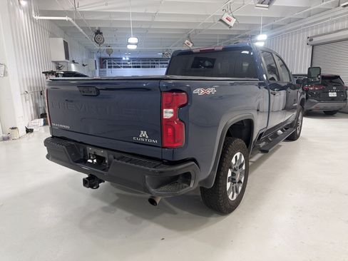 Used 2021 Chevrolet Silverado 2500 Custom w/ Custom Value Package AWD/4WD image 5