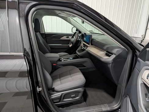 Used 2025 Ford Explorer Active AWD/4WD image 28
