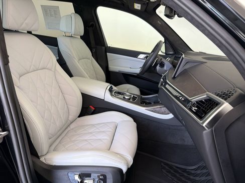 Used 2026 BMW X7 xDrive40i w/ M Sport Package AWD/4WD image 31