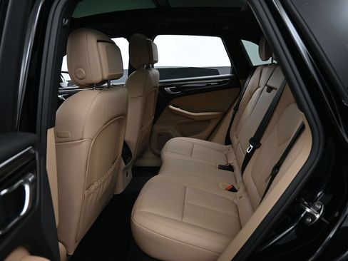 Certified 2025 Porsche Macan AWD/4WD image 25