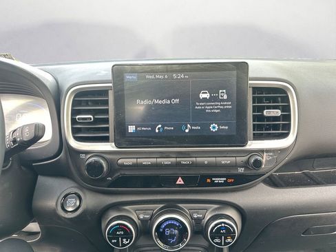 Used 2025 Hyundai Venue SEL FWD image 17