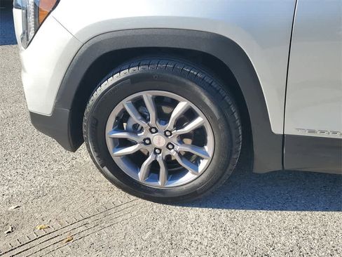 Used 2022 GMC Terrain SLT w/ Infotainment Package II image 5