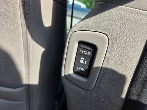 Used 2011 Honda Odyssey EX-L image 41