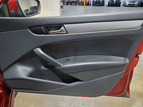 Used 2015 Volkswagen Passat 1.8T Wolfsburg Edition image 15