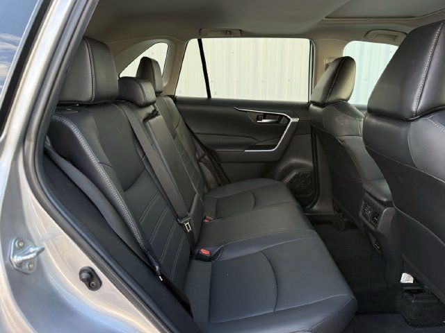 Used 2022 Toyota RAV4 XLE Premium AWD/4WD image 33