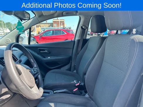 Used 2020 Chevrolet Trax LS w/ Tint and Cruise Package AWD/4WD image 11