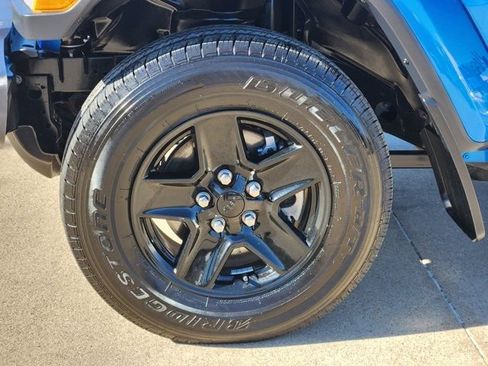 Used 2021 Jeep Gladiator Sport image 18