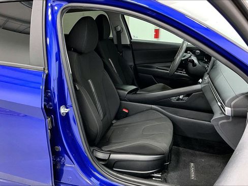 Used 2023 Hyundai Elantra SEL w/ Convenience Package image 10