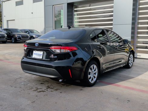 Used 2023 Toyota Corolla LE image 9