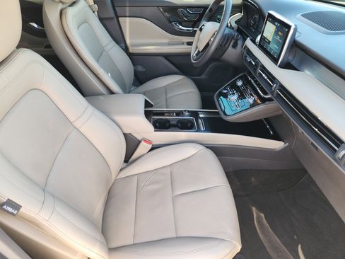 Used 2021 Lincoln Corsair AWD w/ Premium Package image 17