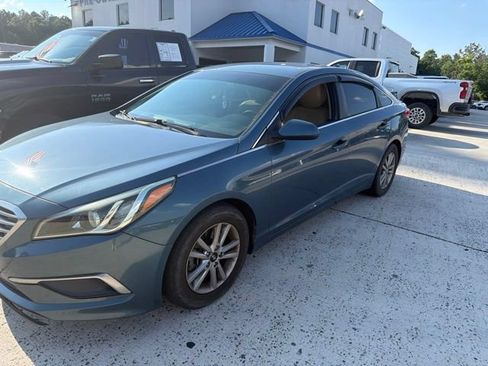 Used 2016 Hyundai Sonata SE FWD image 2