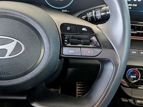 Used 2025 Hyundai Elantra SEL FWD image 16