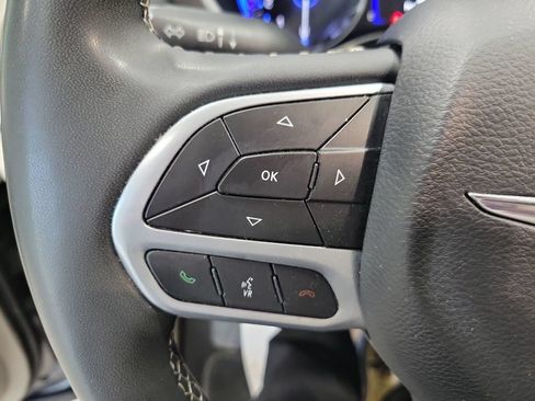 Used 2023 Chrysler Voyager LX FWD image 37