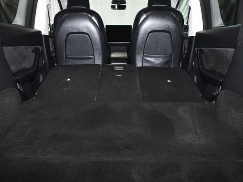 Used 2022 Tesla Model Y Long Range image 65