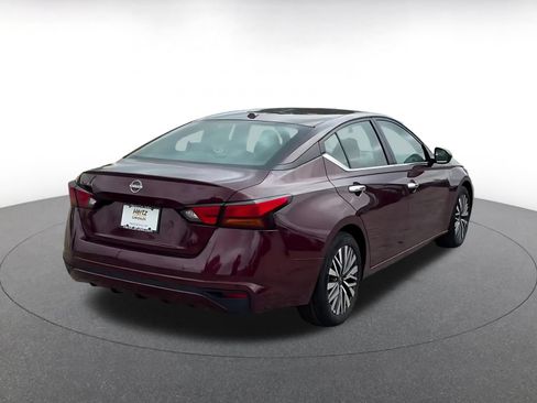 Used 2025 Nissan Altima 2.5 SV FWD image 11