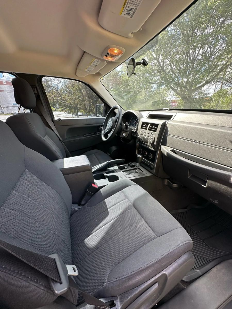 Used 2011 Jeep Liberty Sport AWD/4WD image 9
