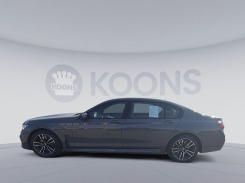 Used 2022 BMW 750i xDrive w/ Executive Package AWD/4WD image 2