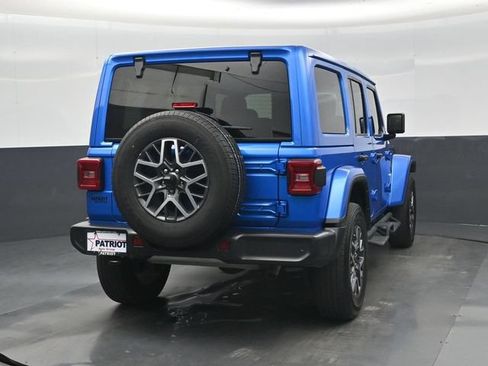 Used 2024 Jeep Wrangler Unlimited Sahara w/ Technology Group AWD/4WD image 2