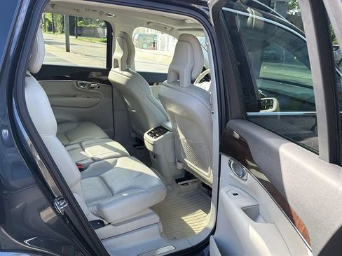 Used 2016 Volvo XC90 T6 Momentum w/ Momentum Plus Package AWD/4WD image 25