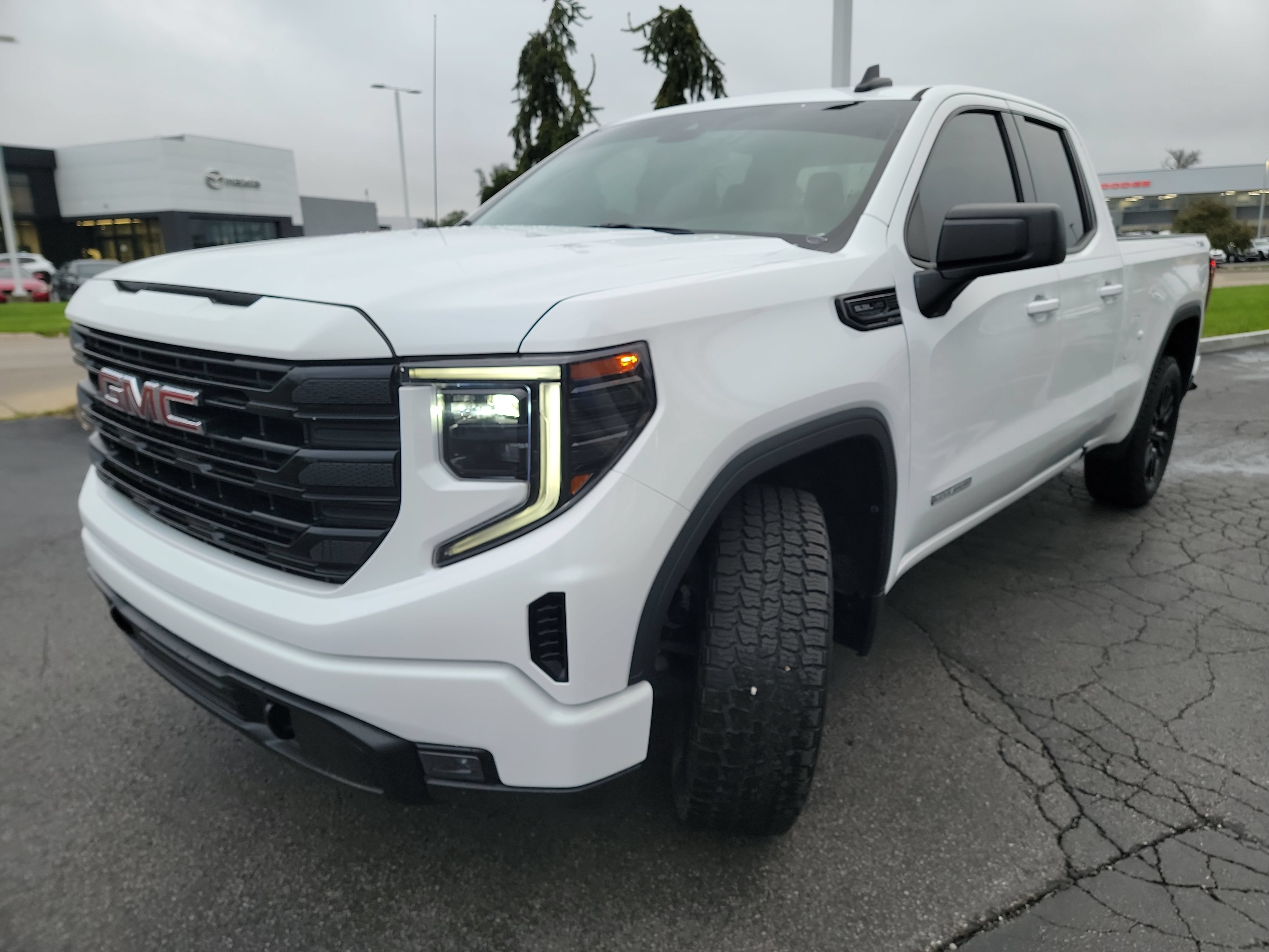 Used 2023 GMC Sierra 1500 Elevation AWD/4WD image 3