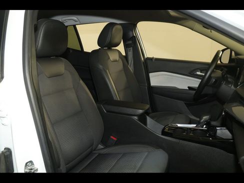 Used 2024 Chevrolet Trax LT w/ Driver Confidence Package image 27