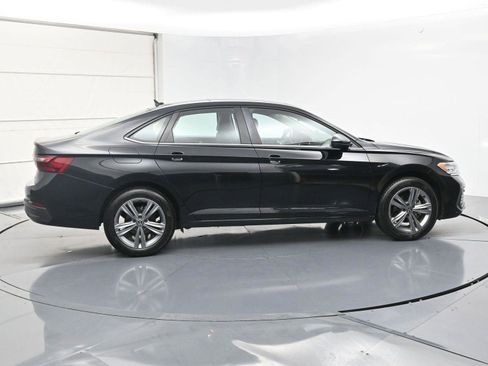 Used 2023 Volkswagen Jetta SE w/ Panoramic Sunroof Package image 24