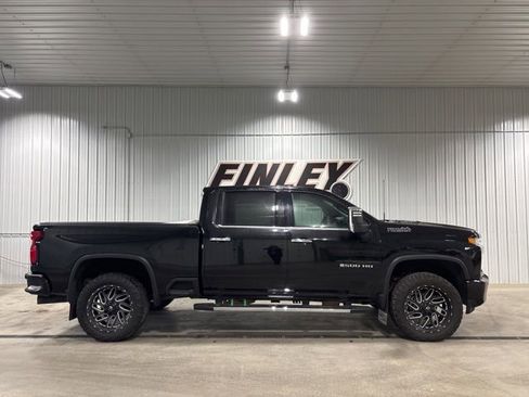 Used 2023 Chevrolet Silverado 2500 High Country image 2