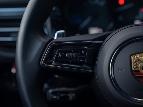 Certified 2025 Porsche Macan AWD/4WD image 7