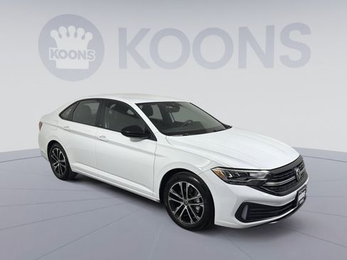 Used 2023 Volkswagen Jetta Sport image 10