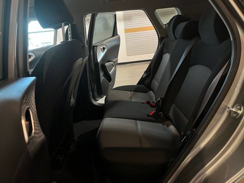 Used 2025 Kia Soul LX w/ LX Technology Package FWD image 24