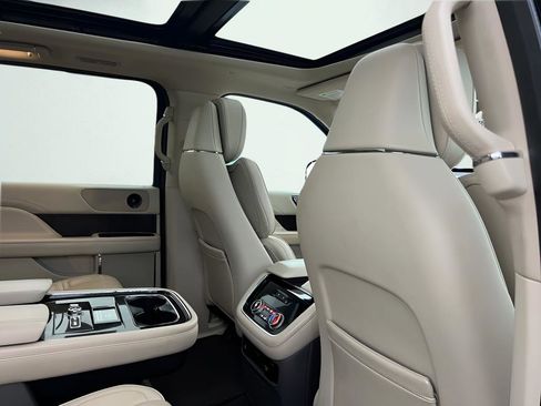 Used 2019 Lincoln Navigator L Reserve AWD/4WD image 32