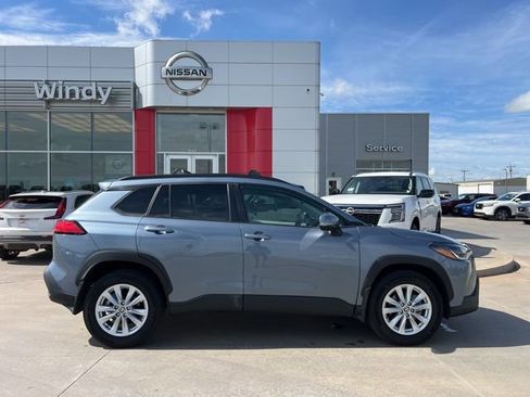 Used 2024 Toyota Corolla Cross LE image 8