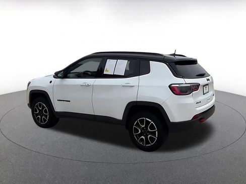 Used 2025 Jeep Compass Trailhawk AWD/4WD image 11