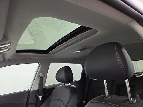 Used 2020 Kia Niro EX Premium FWD image 29